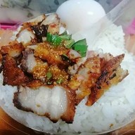 ข้าวหมูทอดเจ๊อ้อม