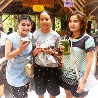 ตลาดใต้เคี่ยม (ตลาดต้องชม)