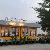 หน้าร้าน all about me @Woodtichai Farm