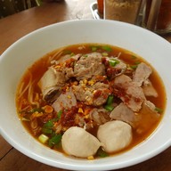 ก๋วยเตี๋ยวหมูพันธุ์แท้ 25 ท่ากว๊าน