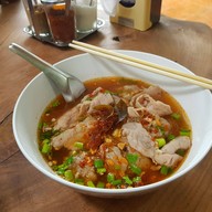 ก๋วยเตี๋ยวหมูพันธุ์แท้ 25 ท่ากว๊าน