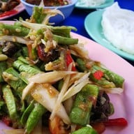 ลาบเป็ดยโส ถ.เจริญราษฎร์