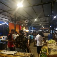 บรรยากาศ ย่างเนย เมืองเอก