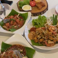 อบอุ่น เฮ้าส์