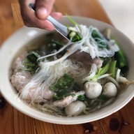 เมนูของร้าน ก๋วยเตี๋ยวดู๋ดี๋ นงเยาว์ 2519
