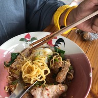 เมนูของร้าน ก๋วยเตี๋ยวดู๋ดี๋ นงเยาว์ 2519