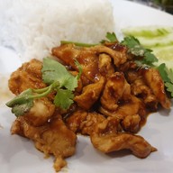 เมนูของร้าน ก๋วยเตี๋ยวหมูตุ๋นรสเด็ด ทองหล่อ