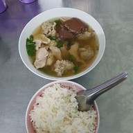 เจ๊เจี๊ยบ เกาเหลาเลือดร้อน