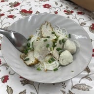 เมนูของร้าน ร้านจันทบุรี ก๋วยเตี๋ยวลูกชิ้นปลาทำเอง