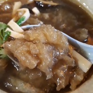 เมนูของร้าน หูฉลามน้ำแดงบรั่นดี น้องนิว เยาวราช
