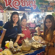 ร้านหอยหนู ชวนชิม ตลาดเดินเล่นท่าพระ