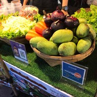 Thai style salad ยำไข่ดาว ขนมจีบคนเมือง ถนนคนเดินเชียงใหม่