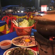 ลาบอุบล-วาริน ป๋าอู๊ด