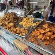 ยำไก่ทอด หน้านิวไลฟ์