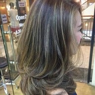 Buya Salon เอ็กซ์เชนจ์ทาวเวอร์