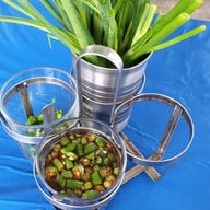 เจ๊หลี เกาเหลาเลือดหมู ข้าวขาหมู