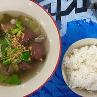 เมนูของร้าน เจ๊หลี เกาเหลาเลือดหมู ข้าวขาหมู