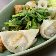 เมนูของร้าน กิมง้วนลูกชิ้นปลา (MICHELIN Bib Gourmand) จอมทอง