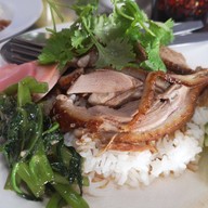 เมนูของร้าน ข้าวหมูแดงแม่ปุ๊