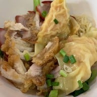 เมนูของร้าน ปู๊ตี่บะหมี่เกี๊ยวกุ้ง MRT สามย่าน