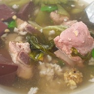 เจ๊หลี เกาเหลาเลือดหมู ข้าวขาหมู