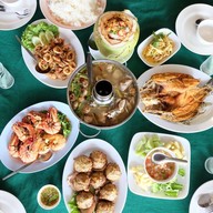 เมนูของร้าน ปูจ๋าท่าแฉลบ