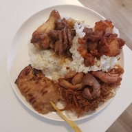 กชพร เหนียวหมู