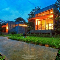 Twelve O'Clock Resort