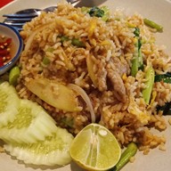 เมนูของร้าน ครัวหงส์หยก ก๋วยเตี๋ยวโกเด้ง โอเด้ง มทส