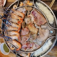 ตัวแตกโต๊ม หมูกระทะ