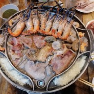 ตัวแตกโต๊ม หมูกระทะ