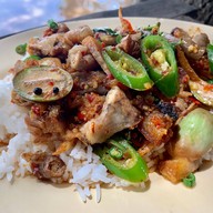 เมนูของร้าน ก๋วยเตี๋ยวกะลา ริมน้ำยม