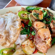 เมนูของร้าน ก๋วยเตี๋ยวกะลา ริมน้ำยม