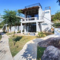 Twelve O'Clock Resort
