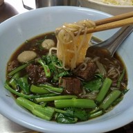 เมนูของร้าน ก๋วยเตี๋ยวเรือเฉินหลง ถนนแสงจันทร์