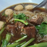 เมนูของร้าน ก๋วยเตี๋ยวเรือเฉินหลง ถนนแสงจันทร์