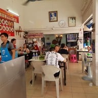 บรรยากาศ ร้านสุชินเป็ดย่าง ( ข้าวหน้าเป็ด บะหมี่เป็ด หมูแดง หมูกรอบ ) ประชาราษฎร์บำเพ็ญ 24