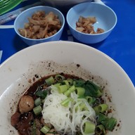เมนูของร้าน ป.ประทีป ก๋วยเตี๋ยวเรือรสเด็ด พิษณุโลก สาขาพิษณุโลก