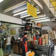 บรรยากาศ พรเจริญ ไอศกรีมไข่แข็ง