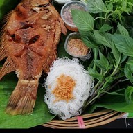ปลาเผาผักสด เจ๊จิ๋ม
