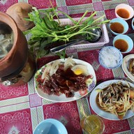 กุ๊กลาบอุบล จิ้มจุ่ม