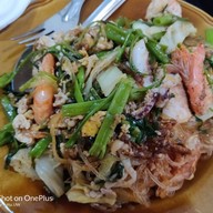 ร่มกระพรุ่น ผัดไทกุ้งสด เพิ่มสิน