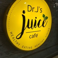 หน้าร้าน Dr. J's Juice Café ปาร์คอเวนิว (เอกมัย)