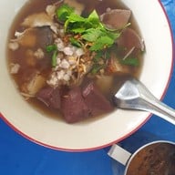 เจ๊หลี เกาเหลาเลือดหมู ข้าวขาหมู