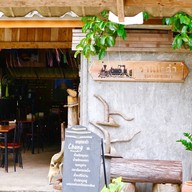 บรรยากาศ ร้านโกดำ ชุมทางเขาชุมทอง