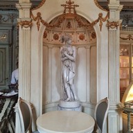 บรรยากาศ Cafe Pouchkine Paris
