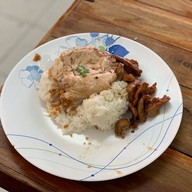 ไก่ต้มน้ำปลา เจ้าเก่าซอยสดใส