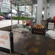 หน้าร้าน ก๋วยเตี๋ยวคั่วไก่เตาถ่าน