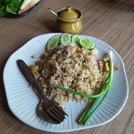 เมนูของร้าน ก๋วยเตี๋ยวเรือสูตรโบราณ ผัดไทยกุ้งสดในตำนาน ถนนบางแวก