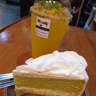 Monday Cafe' & Restaurant